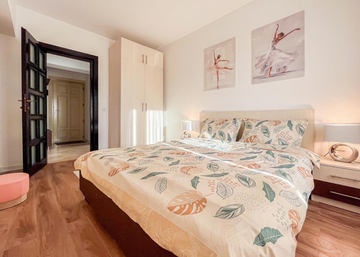 Uniquemoments Airport Apartment & Secure Parking & Airport Shuttle Яш Екстериор снимка